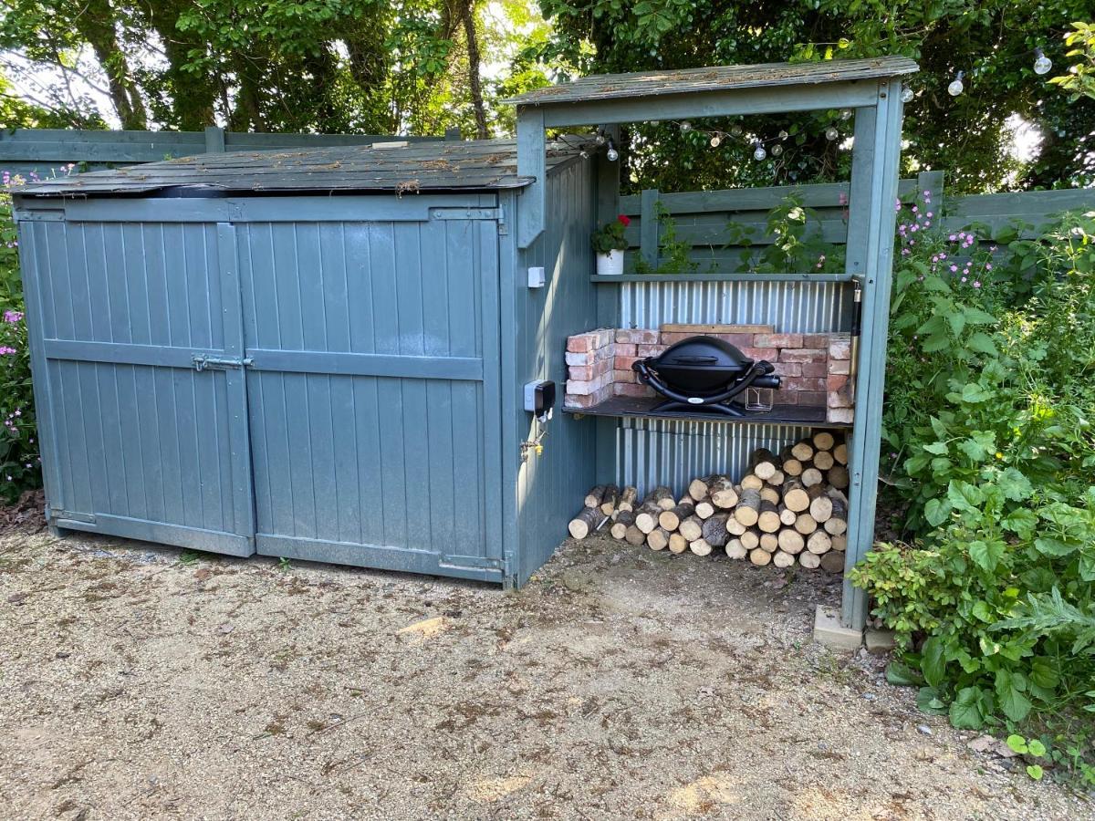 Cosy Double Shepherds Hut In Beautiful Wicklow With Underfloor Heating Throughout Rathnew Bagian luar foto